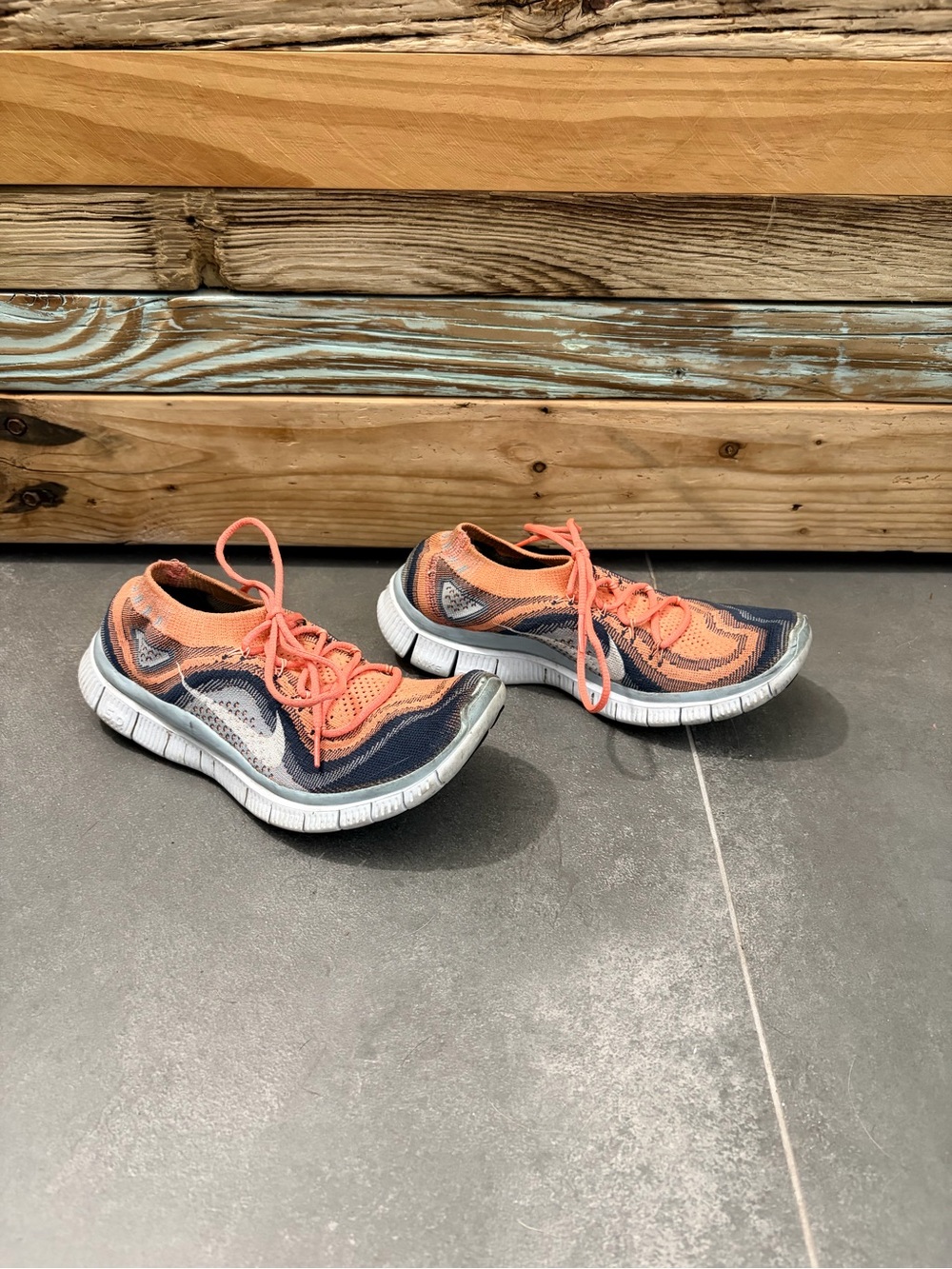 Nike Free Flyknit Running Shoes Coral Navy Women’s Size 6.5